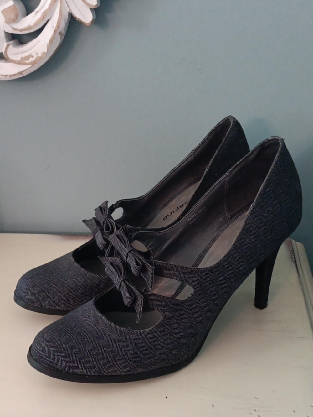 % Ann Marino Charcoal Gray Herringbone Fabric Bow Accent Heels